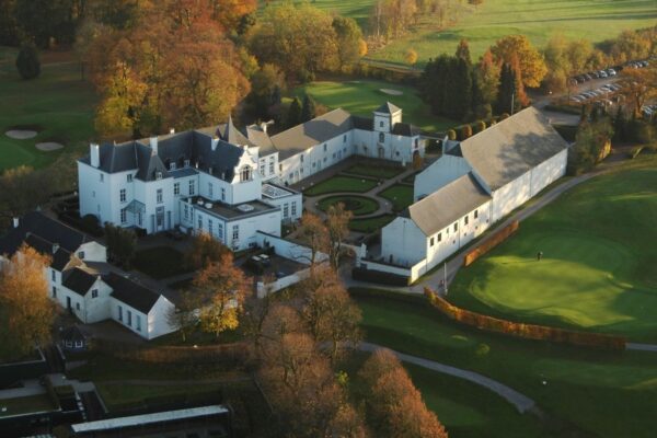 V388fTNyzLMRWbGF_golf-chateau-de-la-tournette-clubhouse-from-air